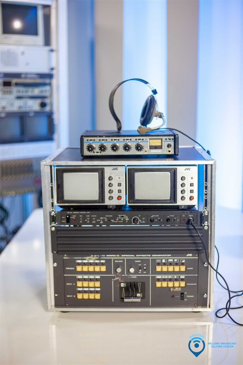 Plug-n-play portable control "room"rack with:
- 1 x JVC RS-110 CCU Remote w Spesial Cable VC-515U
- 1 x JVC KM1500 Special Effects Generator Video Mixer (+1 for parts)
- 2 x JVC TM22 mobile monitors
- 1 x color generator for sync the setup
- All bnc cables
