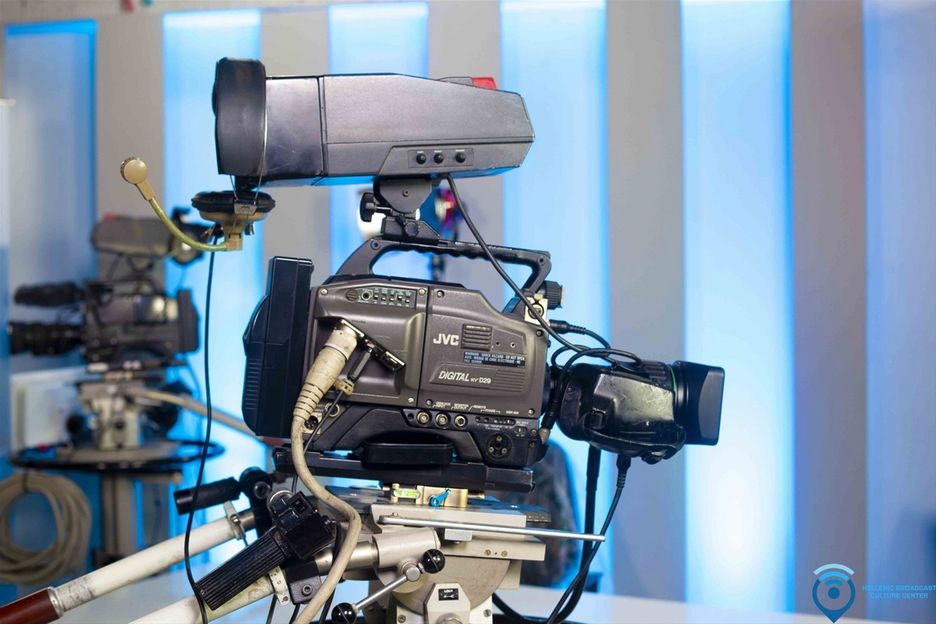 5 x JVC KY-DC29 broadcast studio video cameras with JVC VF-P400U Viewfinders, intercom headset 320U and 26 pin CCU cables.