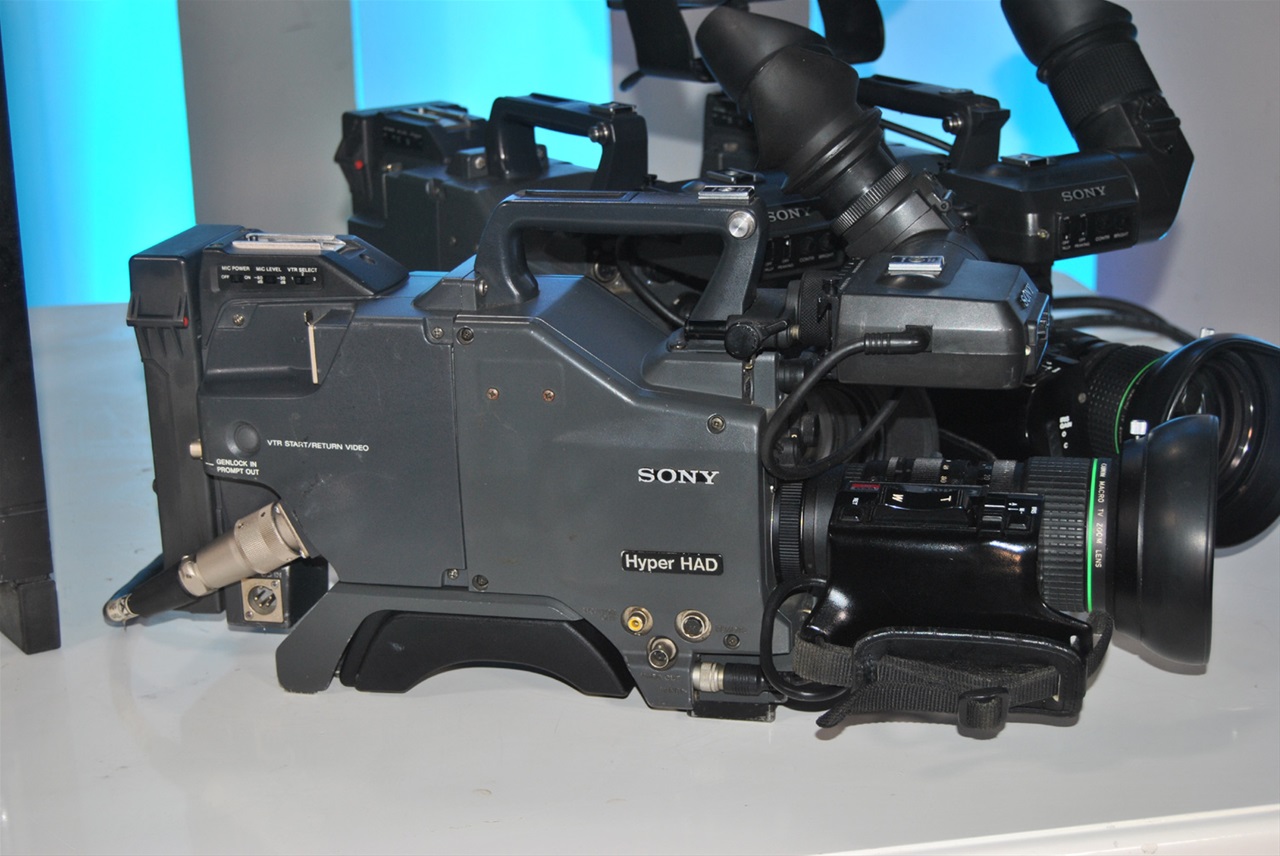 ビデオカメラ SONY DIGITAL VIDEO CAMERA DXC-D30 CA-537 Sony DXC-D30 / CA-537 Power HAD Broadcast Camera - AS-IS
