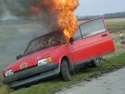 Bilbrand i det fri