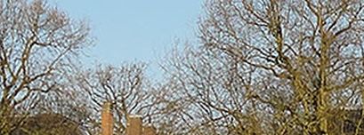 Zicht op het Zusterplein met in het midden de kerk