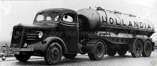 010 - Kromhout T4  1936 kent. H23188 met  2 asser melktankoplegger HOL