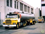 029 - Scania 112M torpedo 3 asser trekker met 2 asser tankoplegger en 