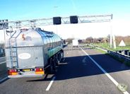 066 - RMO campina met oplegger OH-15-JG passage op de A58 #