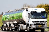 034 - Mercedes Actros kent 70-BBH-2 met 3 as bulkoplegger  Campina & F