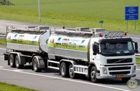 050 - RMO Volvo FM 3 as met 3 as aanhanger kent BV-XF-19 groene koe  C