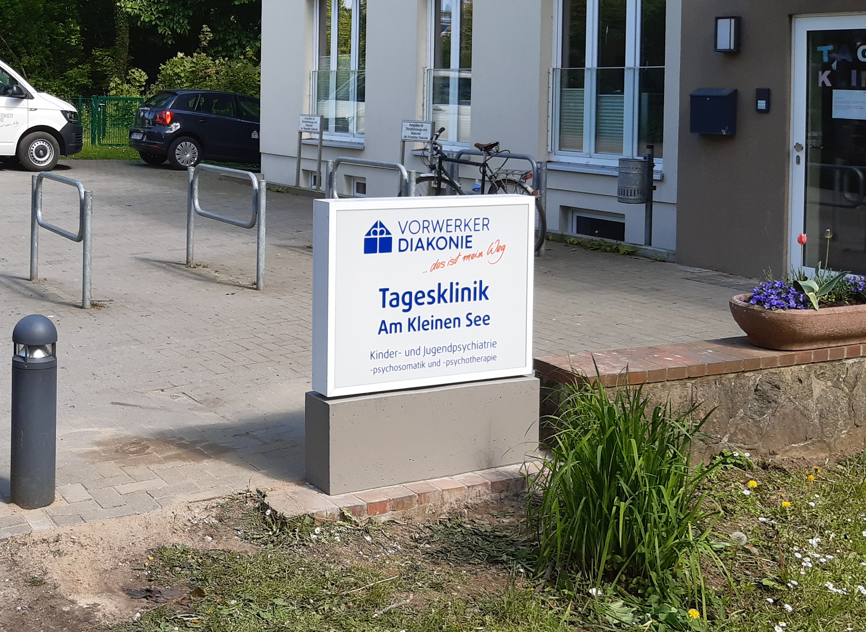 Erneuerung einer Pylone mit Sockel