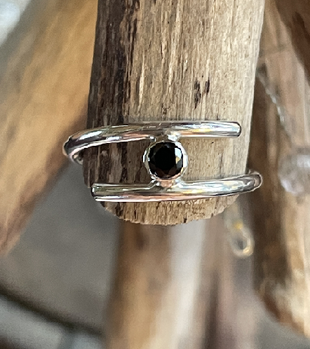 Ring med sort zirkonia