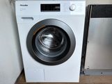 550 euro.In Nieuwstaat Amper gebruikt Jong Miele W1 Excellence Active 