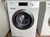650 euro.Nieuwste Model in Nieuwstaat amper gebruikt Miele W1 Excellen