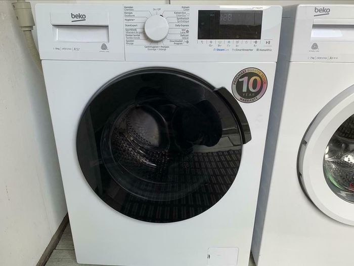 VERKOCHT!!

Wasmachine is van 2020.Luxe Model met HomeWhiz.

Deze prachtige bijna Nieuw,Nieuwste Model Jong,mooi en modern Zeer  Luxe Beko 8kg(VarioSoft trommel) 1400 Toeren(Koolborstelloze Motor) Klasse A+++ -10% wasmachine,wordt u aangeboden met garantie.Bezorgen en aansluiten is mogelijk.

In Nieuwstaat Nieuwste Model Jong,mooi en modern prachtige prima werkende Zeer Luxe Beko 8kg 1400 Toeren Klasse A+++ -10% wasmachine HomeWhiz.

Betreft een bijna Nieuw,Nieuwste Model Jong,zeer Luxe  Beko.

Wasmachine is van 2020.

In Absolute Perfecte(Nieuw)staat.Foto´s spreken voor zich.

Wie op zoek is naar een bijna Nieuw,Nieuwste Model van Beko,dan is dit de perfecte wasmachine.

Klasse A+++ -10%  Zeer zuinig

SteamCure

ProSmart Inverter

HomeWhiz

Koolborstelloze Motor-Stil en zuinig

Met de wasmachine van Beko haal je een volledige wasmachine in huis die van alle gemakken voorzien is.
Voor elke type is er wel een wasprogramma beschikaar, want je kunt uit maar liefst 15 verschillende programma's kiezen. Het zuinigste programma is het KatoenEco-programma, maar ook aan een synthetisch en aan een snel programma is gedacht.
Dankzij het speciale SteamCure-programma zijn hardnekkige vlekken en gekreukte kledingstukken verlden tijd. Met dit programma wordt er bij een aantal wasprogrammas standaard stoom de trommel in geblazen. Dit zorgt dat voor de start van het wasprogramma de vlekken makkelijk loskomen. Aan het einde van het geselecteerde SteamCure programma zal de machine weer een beetje stoom toevoegen, zodat de was minder gekreukt uit de machine komt.
Bovendien houdt je eenvoudig de wasmachine eenvoudig op afstand in de gaten met de HomeWhizz-app.

Luxe Model met o.a.:

-Digitale LCD Display
-Start Uitstel(voor de nacht stroom)
-HomeWhiz
-SteamCure
-ProSmart Inverter
-Koolborstelloze Motor
-1400 Toeren
-8kg Trommel Ihoud
-VarioSoft trommel
-Klasse A+++ -10%
-Kort programma´s
-Onbalans correctie techniek
-Schuim herkenning techniek
-Hygiene Plus
-StainExpert
-Sport Kleding
-24 min programma
-Voorwas
-Vekken
-Inweken
-Licht Strijken
-Extra Spoelen
-Extra water
-Spoel Stop
-Spoelen +
-Aqua Stop
-Aqua Control
-enz...

PROGRAMMA´S:

-Katoen
-Katoen Eco
-Synthetica
-Daily Express
-Wol
-Zijde
-Hand was
-Koud was
-Fijne was
-Delicaat
-Downloaded Programma
-Spoelen
-Donkere Textiel
-Sport
-StainExpert
-Hygiene plus
-Donsjas
-Hemden
-Kort programma´s
-Voorwas
-Vlekken
-Extra Spoelen
-Extra water
-SteamCure
-enz...

Het betreft een bijna Nieuw,Nieuwste Model Jong mooi en modern Luxe Beko 8kg 1400 Toeren Klasse A+++ -10% wasmachine.

Wordt afgeleverd met garantie.

Bezorgen en aansluiten is mogelijk.

prijs 250 euro.


