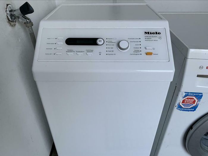 VERKOCHT!!

Deze prachtige nog zo goed als Nieuw weinig gebruikte mooi en modern Luxe Miele W6936 FWPM SoftCare System 1400 Toeren Klasse A+++ wasmachine,wordt u aangeboden met garantie.Bezorgen en aansluiten is mogelijk.

In werkelijk Nieuwstaat nog zo goed als Nieuw,weinig gebruikte mooi en modern Luxe Miele SoftCare System W6936 FWPM 1400 Toeren Klasse A+++ wasmachine.

Betreft een zo goed als Nieuw,Luxe weinig gebruikte,mooi en modern  prachtige Miele Bovenlader..

Een Miele wasmachine uit het Duurste Segment.

Nieuw prijs 1499 euro.

Wasmachine is niet veel gebruikt.Door ons overgenomen van alleenstaande man(83 jaar) die deze prachtige Miele weinig heeft gebruikt.Is en draait als Nieuw.

In Absolute Perfecte(Nieuw)staat.Foto´s spreken voor zich.

Wie op zoek is naar een zo goed als Nieuw,mooi en modern prachtige prima werkende weinig gebruikte Miele,dan is dit de perfecte wasmachine.

Klasse A+++ Zuinig in stroom en water verbruik

SoftCare System

SoftCare Trommel-Minder slijtage aan uw kleding,sneller en zuiniger.

WaterControl System

WPS

Express 20 min programma

Kort Programma´s


Luxe Model met o.a.:

-Digitale Multi Display
-Start uitstel
-1400 Toeren
-Volautomatisch
-SoftCare Trommel
-SoftCare System
-WaterControl-System
-WPS
-WaterProof-Metal
-Kort programma´s
-Automatic Extra
-Overhemden
-Jeans
-Voorwas
-Vlekken
-Inweken
-Licht Strijken
-Klasse A+++
-Led Indicatie programma´s
-Extra Water
-Extra Spoelen
-Spoel Stop
-Extra Stil
-enz...


PROGRAMMA´S:

-Katoen
-Kreukherstellend
-Fijne was
-Wol
-Zijde
-Hand was
-Koud was
-Express 20 min programma
-Automatic Extra
-Overhemden
-Jeans
-Outdoor
-Donkere wasgoed
-Kort Programma´s
-Extra water
-Extra Spoelen
-Voorwas
-Extra Stil
-enz...

Het betreft een zo goed als Nieuw,weinig gebruikte mooi en modern Luxe Miele W6936 FWPM SoftCare System 1400 Toeren Klasse A+++ wasmachine.

Wordt afgeleverd met garantie.

Bezorgen en aansluiten is mogelijk.

Prijs 350 euro.

