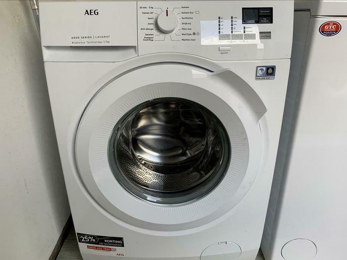 VERKOCHT!!!


Wasmachine is van 2020.In Absolute Nieuwstaat.

Deze prachtige bijna Nieuw,Nieuwste Model amper gebruikte,mooi en modern Luxe AEG 6000 Series ProSense Technology 7Kg(VarioSoft trommel) 1400 Toeren Klasse A+++ -30% wasmachine,wordt u aangeboden met garantie.Bezorgen en aansluiten is mogelijk.

Bijna Nieuw,Nieuwste Model amper gebruikte,mooi en modern Luxe AEG 6000 Series ProSense Technology 7kg(VarioSoft trommel) 1400 Toeren Klasse A+++ -30% wasmachine.

Betreft een bijna Nieuw,Nieuwste Model amper gebruikte AEG 6000 Series ProSense.

Wasmachine is van 2020.

Is amper gebruikt.

In Absolute Nieuwstaat.Foto´s spreken voor zich.

Wie op zoek is naar een bijna Nieuw,Nieuwste Model amper gebruikte AEG 6000 Series,dan is dit de perfecte wasmachine.


Klasse A+++ -30% Zeer zuinig in stroom en water verbruik

ProSense Technology-meet de grotte van de lading en past automatisch de wastijd,en het energie-en waterverbruik aan.

ProTex Trommel

Anti-Allergie programma

FuzzyLogic-System

VarioSoft Trommel

Kort en Extra Kort Programma´s

20 min programma


Luxe Model met o.a.:

-Digitale LCD Display
-Start Uitstel(voor de nacht stroom)
-Grote XXL Vulopening
-1400 Toeren
-Koolborstelloze Motor
-VarioSoft trommel
-Anti-Allergie programma
-Onbalans correctie techniek
-Schuim herkenning techniek
-Kort Programma´s
-Extra Kort Programma´s
-20 min programma
-ProSense Technology
-Volautomatisch
-Led indicatie programma´s
-Voorwas
-Vlekken
-Inweken
-Licht Strijken
-Extra Spoelen
-Extra water
-Spoel Stop
-Spoelen+
-Aqua Stop
-Aqua Control
-Eco
-Klasse A+++ -30%
-Zuinig in stroom en water verbruik
-enz...


PROGRAMMA´S:

-Katoen
-Katoen Eco
-Synthetica
-Strijk vrij
-Fijne was
-Wol
-Zijde
-Hand was
-Koud was
-Kort programma´s
-Extra Kort Programma´s
-Anti-Allergie programma
-Jeans
-Sport
-Katoen 20
-20 min programma
-Voorwas
-Vlekken
-Inweken
-Licht Strijken
-Extra water
-Extra Spoelen
-Machine Clean
-Tijd Besparen
-Eco
-enz...

Het betreft een bijna Nieuw,Nieuwste Model amper gebruikte AEG 6000 Series ProSense Technology 7kg 1400 Toeren Klasse A+++ -30% wasmachine.

Wordt afgeleverd met garantie.

Bezorgen en aansluiten is mogelijk.

Prijs 350 euro.
