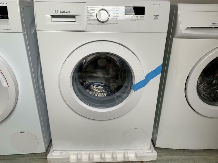 VERKOCHT!!!


Nieuw Bosch Serie 2 EcoSilence Drive 7kg .

Wasmachine is nog helemaal Nieuw,nog nooit gebruikt.Wordt afgeleverd met FabrieksGarantie.

Deze NIEUW Bosch Serie 2 EcoSilence Drive 7kg 1400 Toeren(Koolborstelloze Motor) Klasse A+++ wasmachine,wordt u aangeboden met FabrieksGarantie.Bezorgen en aansluiten is mogelijk.

NIEUW Bosch Serie 2 EcoSilence Drive 7kg 1400 Toeren Klasse A+++ wasmachine.

Productbeschrijving:

Heb je weinig tijd om een was te draaien? Met de Bosch  wasmachine verkort je met SpeedPerfect de wastijd tot 65%.
Er kan ook gebruik gemaakt worden van het supertKort 30 of zelfs 15 minuten programma.
Door de ActiveWater technologie, wordt na het wegen van de belading het water daarop aangepast. Dit voorkomt overbodig waterverbruik. Liever de was later starten? gebruik dan het startuitstel of was vergeten? kies dan voor de bijvulfunctie.

Voordelen
• SpeedPerfect
• ActiveWater
• Startuitstel
• EcoSilence Drive
• AntiVibration-wand

SpeedPerfect: tot 65% sneller wassenHeb je snel schone was nodig? Het SpeedPerfect programma zorgt ervoor dat je tot 65% sneller kan wassen met nog steeds hetzelfde resultaat. Deze functie kan je combineren met de meeste wasprogramma's. Handig als je minder tijd hebt.

EcoSilence Drive: efficiënter en stillerDeze wasmachine beschikt over een EcoSilence Drive. De naam zegt het al, deze motor heeft een stillere werking, maar is daarnaast ook efficiënter en verbruikt minder energie. Omdat het zonder borstels werkt, minimaliseert hij het geluid.
Was toevoegen tijdens het programmaBen je was vergeten toe te voegen en wil je dit tijdens het programma doen? dan kan dat. Door de bijvulfunctie pauzeer je het draaiende wasprogramma om vergeten wasgoed in de wasmachine bij te voegen. De functie bevindt zich op het bedieningspaneel en kan met één druk op de knop geactiveerd worden. De deur kan dan geopend worden om de was bij te voegen.

ActiveWater: minimaal waterverbruikMet de ActiveWater technologie, wordt het gewicht van de was gewogen. Vervolgens wordt het hoeveelheid water daarop aangepast. Op deze manier gebruik je een minimale hoeveelheid water en komt je was perfect schoon uit de wasmachine. Dit vermindert ook het energieverbruik.
Start en einduitstelWil je wachten met het draaien van een was en hem later laten starten? Dan wordt dit nu mogelijk gemaakt door de start en einduistel. Dit kan je instellen op elk gewenst moment.
AntiVibration-wand, stabieler en minder trillingenDit model wasmachine beschikt over een AntiVibration-wand. Deze wand zorgt ervoor dat de wasmachine stabieler staat, maar zorgt er ook voor dat er minder trillingen zijn. Hiermee wordt het geluidsniveau ook verminderd.
Versnelde wasprogramma'sDe wasmachine beschikt over twee snelle was programma's.Was in 30 minuten , of zelfs in 15 minuten met het SpeedPack L een schone was. Handig als je niet veel tijd hebt om een was te draaien. Toon minder

Zeer Luxe Model met o.a..

-Digitale Multi Display
-Start Uitstel
-AvtiveWater Technology
-Speed perfect
-7kg Trommel Inhoud
-1400 Toeren
-Volautomatisch
-Kort Programma´s
-15 min programma
-30 min programma
-Voorwas
-Vlekken
-Inweken
-Licht Strijken
-Extra Spoelen
-Extra water
-Spoel Stop
-Spoelen+
-Onbalans correctie techniek
-Schuim herkenning techniek
-Water Niveau
-4 Voudige-inspoelling
-Snel+Mix
-Eco
-Klasse A+++
-Eco Silence Drive
-Koolborstelloze Motor
-enz...

Het betreft een Nieuw Bosch Serie 2 EcoSilence Drive 7kg 1400 Toeren Klasse A+++ wasmachine.

Bezorgen en aansluiten is mogelijk.

Wordt afgeleverd met FabrieksGarantie.

Prijs 390 euro.
