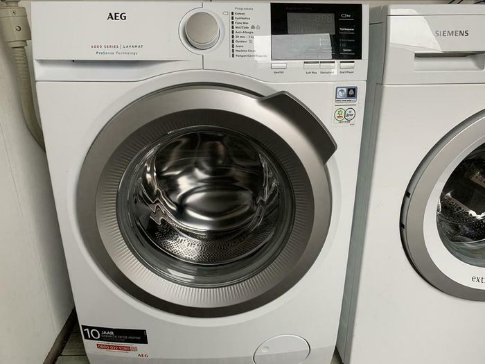 VERKOCHT!!!!!

Is Amper gebruikt.In Absolute Nieuwstaat.

Deze prachtige bijna Nieuw,Nieuwste Model amper gebruikte,mooi en modern Luxe AEG 6000 Series ProSense Technology  8kg 1600 Toeren (Koolborstelloze Motor)Klasse A+++ wasmachine wordt u aangeboden met garantie.Bezorgen en aansluiten is mogelijk.

Bijna Nieuw Nieuwste Model amper gebruikte mooi en modern jong Luxe AEG 6000 Series ProSense Technology  8kg 1600 Toeren Klasse A+++ wasmachine.

Betreft een bijna Nieuw amper gebruikte Luxe AEG 6000 Series 8kg 1600 Toeren.

Is amper gebruikt.Door ons overgenomen van alleenstaande man(84 jaar).die deze bijna Nieuw AEG amper heeft gebruikt. Is gewoon nog Nieuw.

In Absolute Nieuwstaat.Foto´s spreken voor zich.

Wie op zoek is naar een bijna Nieuw,Nieuwste Model amper gebruikte jong,Luxe AEG,dan is dit de perfecte wasmachine.


Klasse A+++ Zeer zuinig

1600 Toeren 

ProSense Technology

Koolborstelloze Motor

VarioSoft Trommel

8Kg Trommel Inhoud

Kort en Extra Kort Programma´s

FuzzyLogic Systeem


Luxe Model met o.a.:

-Digitale Multi Display
-1600 Toeren
-Start Uitstel(voor de nacht stroom)
-ProSense Technology
-Onbalans correctie techniek
-Schuim herkenning techniek
-Water Niveau
-4 Voudige-inspoelling
-8kg Trommel Inhoud
-Koolborstelloze Motor
-VarioSoft Trommel
-Eco
-Klasse A+++
-Aqua Stop
-Aqua Control
-Aqua Sensor
-Kort Programma´s
-Extra Kort Programma´s
-Eco
-TIjd Besparen
-Voorwas
-Vlekken
-Inweken
-Licht Strijken
-Extra Spoelen
-Extra water
-Spoel Stop
-Spoelen+
-enz...


PROGRAMMA´S:

-Katoen
-Synthetica
-Wol
-Zijde
-Hand was
-Koud was
-Fijne was
-Anti-Allergie
-20 min programma
-Machine Clean
-Jeans
-Spoelen
-Extra Water
-Kort
-Extra Kort Programma
-Tijd Besparen
-Voorwas
-Vlekken
-Inweken
-Licht Strijken
-Eco
-enz...

Het betreft bijna Nieuw,Nieuwste Model Jong AEG 6000 ProSense  8kg 1600 Toeren ProSense Technology Klasse A+++ wasmachine.

Wordt afgeleverd met garantie.

Bezorgen en aansluiten is mogelijk.

Prijs 350 euro.
