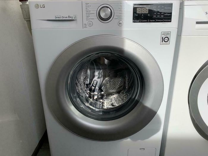VERKOCHT!!!!


Betreft Nieuw Lg DirectDrive 8kg.Machine is van 24-01-2022.Garantie tot 24-01-2024.


Deze Nieuw,prachtige zeer Luxe,mooi en modern Lg Direct Drive 8Kg(Vario Soft Trommel) 1400 Toeren Klasse A+++ wasmachine wordt u aangeboden met garantie tot 24-01-2024.Bezorgen en aansluiten is mogelijk.

Nieuw LG Direct Drive 8Kg 1400 Toeren Klasse A+++ wasmachine.

Betreft Nieuw Lg 8kg Wasmachine.

Garantie tot 24-01-2024.

Wie op zoek is naar een Nieuw prachtige,zeer Luxe,mooi en modern Lg,dan is dit de perfecte wasmachine.


Klasse A+++ Zeer zuinig

Smart Diagnosis

Baby Care 

Easy Care 

Direct Drive 

8Kg Trommel Inhoud

VarioSoft Trommel


Luxe Model met o.a.:

-Digitale Multi Display
-Smart Diagnosis
-Baby Care 
-Snel was 30
-Start Uitstel(voor de nacht stroom)
-Grote XXL Vulopening
-8Kg Trommel Inhoud
-VarioSoft trommel
-Direct Drive 
-1400 Toeren
-Onbalans correctie techniek
-Schuim herkenning techniek
-Volautomatisch
-Eco
-Klasse A+++
-Artikel Toevoegen 
-Trommel Reiniging
-Donsdeken
-Voorwas
-Vlekken
-Inweken
-Licht Strijken
-Extra Spoelen
-Extra water
-Spoel Stop
-Eco
-Aqua Stop
-Aqua Control
-Aqua Sensor
-Easy Care 
-enz....


PROGRAMMA´S:

-Katoen
-Eco 40-60 
-Mix 40
-Easy Care 
-Nachtprogramma
-Hygiene
-Extra Verzorging
-Fijne was
-Hand was
-Wol
-Zijde
-Sport Kleding
-Snel was 30
-Donsdeken
-Trommel Reiniging
-Spoelen
-Voorwas
-Vlekken
-Licht Strijken
-Extra Spoelen
-Extra water
-Extra Verzorging
-enz...

Het betret Nieuw Lg Direct Drive 8Kg 1400 Toeren Klasse A+++ wasmachine.

Wordt afgeleverd met garantie tot 24-01-2024.

Bezorgen en aansluiten is mogelijk.

Prijs 350 euro.

