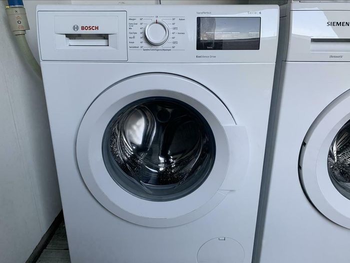VERKOCHT!!!!


Nieuwste Model van Bosch Serie 6 EcoSilence Drive.

Deze prachtige nog zo goed als Nieuw,Nieuwste Model jong,mooi en modern Luxe Bosch Serie 6 EcoSilence Drive 1400 Toeren(Koolborstelloze Motor) Klasse A+++ wasmachine,wordt u aangeboden met garantie.Bezorgen en aansluiten is mogelijk.

Nieuwste Model in Nieuwstaat prachtige prima werkende mooi en modern jong,Luxe Bosch Serie 6 EcoSilence Drive 1400 Toeren(Koolborstelloze Motor) Klasse A+++ wasmachine.

Betreft een zo goed als Nieuw,Nieuwste Model prachtige prima werkende Luxe Bosch Serie 6 wasmachine.

In Absolute Perfecte (Nieuw)staat.Foto´s spreken voor zich.

Wie op zoek is naar een zo goed als Nieuw,Nieuwste Model Jong,Luxe,mooi en modern  Bosch Serie 6,dan is dit de perfecte wasmachine.


Klasse A+++ Zeer zuinig in stroom en water verbruik

Extra Snel 15 min programma

Extra Snel 30 min programma

Allergie Plus programma

EcoSilence Drive

iQ Drive Motor-Stil en zuinig

VarioSoft Trommel

Speed Perfect

Eco Perfect


Luxe Model met o.a.:

-Digitale Multi Display
-Start Uitstel(voor de nacht stroom)
-EcoSilence Drive
-Onbalans correctie techniek
-Schuim herkenning techniek
-Kort Programma´s
-Eco
-Extra Snel 15 min programma
-Extra Snel 30 min programma
-Aqua Stop
-Aqua Control
-Aqua Sensor
-Eco Perfect
-Speed Perfect
-VarioPerfect
-Allergie Plus programma
-Voorwas
-Vlekken
-Inweken
-Licht Strijken
-Extra Spoelen 
-Extra water
-Spoel Stop
-Spoelen+
-Allergie plus programma
-Eco
-Klasse A+++
-Led indicatie programma´s
-Volautomatisch
-enz...


PROGRAMMA´S:

-Katoen
-Katoen + Voorwas
-Eco
-Spoelen
-Kreukherstellend
-Wol
-Zijde
-Hand was
-Koud was
-Fijne was
-Mix
-Extra Snel 15 min programma
-Extra Snel 30 min programma
-Allergie plus
-Voorwas
-Vlekken
-Inweken
-Licht Strijken
-Extra Spoelen
-Extra water
-Spoel Stop
-Spoelen+
-Eco
-Speed Perfect
-Eco Perfect
-enz...

Het betreft een zo goed als Nieuw,Nieuwste Model Jong,Luxe,mooi en modern prachtige prima werkende Bosch Serie 6 EcoSilence Drive 1400 Toeren Klasse A+++ wasmachine.

Wordt afgeleverd met garantie.

Bezorgen en aansluiten is mogelijk.

Prijs 300 euro.