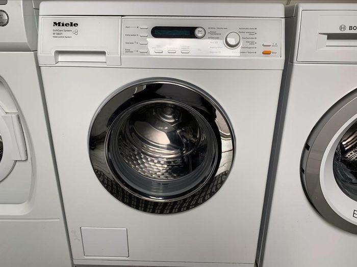 VERKOCHT!!!!


Deze prachtige zeer Luxe,mooi en modern prima werkende Miele SoftCare System 7Kg(Nieuw Type) 1400 Toeren Klasse A++ wasmachine,wordt u aangeboden met garantie.Bezorgen en aansluiten is mogelijk.

In Perfecte staat prachtige prima werkende mooi en modern zeer Luxe Miele Softcare System 1400 Toeren 7Kg(Nieuw Type) Klasse A++ wasmachine.

Betreft een zeer nette,Luxe,mooi en modern prachtige prima werkende Miele.

In Absolute Perfecte staat.Foto´s spreken voor zich.

Wie op zoek is naar een zeer nette,Luxe,mooi en modern prachtige prima werkende Miele,dan is dit de perfecte wasmachine.

1400 Toeren

Klasse A++

Express 20 min programma

SoftCare System

SoftCare Trommel-Minder slijtage aan uw kleding,sneller en zuiniger.

Kort Programma´s

WaterProof-System


Zeer Luxe Model met o.a.:

-Digitale Multi Display
-Start Uitstel(voor de nacht stroom)
-Grote Vulopening
-7Kg Trommel Inhoud
-SoftCare Trommel
-WaterProof System
-1400 Toeren
-Stil
-Onbalans correctie techniek
-Schuim herkenning techniek
-Kort Programma´s
-Aqua Sensor
-Extra Spoelen
-Extra water
-Spoel Stop
-Automatic Extra
-Stijven
-Impregneren
-Vlekken
-Express 20 min programma
-Voorwas
-Inweken
-Licht Strijken
-Extra Water
-Volautomatisch
-Eco
-Klasse A++
-Led indicatie programma´s
-enz....


PROGRAMMA´S:

-Witte was-Bonte was
-Kreukherstellend
-Fijne was
-Wol
-Impregneren
-Automatic Extra
-Express 20 min programma
-Extra Zachtjes
-Donkere wasgoed
-Intensief Extra
-Extra Spoelen
-Stijven
-Voorwas
-Vlekken
-Inweken
-Lict Strijken
-Extra water
-Eco
-enz...

Het betreft een zeer nette,Luxe,mooi en modern prachtige prima werkende Miele SoftCare System 1500 Toeren 7Kg Klasse A++ wasmachine.

Wordt afgeleverd met garantie.

Bezorgen en aansluiten is mogelijk.

prijs 350 euro.
