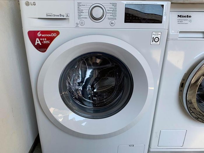 VERKOCHT!!!

In werkelijk Nieuwstaat-Amper gebruikt.

Deze prachtige bijna Nieuw,Nieuwste Model weinig gebrukte mooi en modern Luxe LG DirectDrive 6Motion 8kg 1400 Toeren Klasse A+++-30% wasmachine,wordt u aangeboden met garantie.Bezorgen en aansluiten is mogelijk.

Bijna Nieuw,Nieuwste Model prachtige prima werkende mooi en modern weinig gebruikte Luxe LG DirectDrive 6Motion  8kg 1400 Toeren Klasse A+++-30% wasmachine.

Betreft een zo goed als Nieuw prachtige LG Direct Drive 8kg.

Wasmachine is zeer weinig(amper) gebruikt.Door ons overgenomen van alleenstaande man.Is en draait als Nieuw.

In absolute Perfecte(Nieuw)staat.Foto´s spreken voor zich.

Wie op zoek is naar een zo goed als Nieuw,Jong,mooi en modern prachtige prima werkende LG,dan is dit de perfecte wasmachine.


Klasse A+++-30% Zeer zuinig in stroom en water verbruik

6Motion DD

Snel was 30 min 

DirectDrive 

8Kg Trommel Inhoud


Luxe Model met o.a.:

-Digitale Multi Display
-Start Uitstel(voor de nacht stroom)
-Grote XXL Vulopening
-8Kg Trommel inhoud
-1400 Toeren
-Klasse A+++-30%
-Zeer zuinig in stroom en water verbruik
-Delicaat
-Sport Kleding
-Snel was 30 min 
-Download programma
-Voorwas
-Vlekken
-Inweken
-Licht Strijken
-Extra Spoelen
-Extra water
-Spoel Stop
-Spoelen+
-Aqua Stop
-Aqua Control
-Aqua Sensor
-Nachtprogramma
-EasyCare
-Led indicatie programma´s
-Volautomatisch
-Hygiene
-Eco
-enz...


PROGRAMMA´S:

-Katoen
-Katoen Groot
-Mix
-EasyCare 
-Donsdeken
-Hygiene
-Extra Verzorging
-Sportkleding
-Delicaat
-Donkere was
-Vlekverwijdering
-Nachtprogramma
-Snelwas 30
-Download programma
-Spoelen+
-Kreuk vrij
-Tijdbesparing
-Trommelreiniging
-Voorwas
-Vlekken
-Extra Spoelen
-Intensief
-Eco
-enz...

Het betrfet bijna Nieuw,Nieuwste Model weinig gebruikte mooi en modern Luxe LG DirectDrive 6 Motion 8Kg 1400 Toeren Klasse A+++-30% wasmachine.

Wordt afgeleverd met garantie.

Bezorgen en aansluiten is mogelijk.

Prijs 290 euro.


