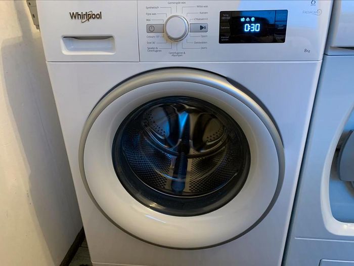 VERKOCHT!

Whirlpool is van 25-08-2020(Factuur aanwezig).Nieuwprijs 500 euro.

Is amper gebruikt door alleenstaande dame(91 jaar).Machine is nog gewoon Nieuw.

Deze bijna Nieuw amper gebruikte,mooi en modern prachtige prima werkende Luxe Whirlpool FreshCare Plus 8Kg 1400 Toeren Klasse A+++ wasmachine,wordt u aangeboden met garantie.Bezorgen en aansluiten is mogelijk.

Bijna Nieuw amper gebruikte prachtige prima werkende mooi en modern Luxe Whirlpool FreshCare Plus 8kg(VarioSoft Trommel) 1400 Toeren(Koolborstelloze Motor) Klasse A+++ wasmachine.

Betreft een bijna Nieuw Amper Gebruikte Luxe Whirlpool FreshCare Plus.

Wasmachine is van 25-08-2020(factuur aanwezig).Nieuwprijs 500 euro.Is Amper gebruikt.

Door ons overgenomen van alleenstaande dame(91 jaar),die deze bijna Nieuw Whirlpool amper heeft gebruikt.Is en draait als Nieuw.

In Absolute Nieuwstaat.Foto's spreken voor zich.

Wie op zoek is naar een bijna Nieuw amper gebruikte Luxe Whirlpool,dan is dit de perfecte wasmachine.


Klasse A+++ Zeer zuinig in stroom en water verbruik

8Kg Trommel Inhoud

Koolborstelloze Motor

15 min programma

30 min programma

FreshCare Plus



Luxe Model met o.a.:

-Digitale Multi Display
-Start Uitstel(voor de nacht stroom)
-Grote XL Vulopening
-8Kg Trommel Inhoud
-1400 Toeren
-VarioSoft trommel
-Koolborstelloze Motor
-Kort 15 min programma
-FreshCare Plus
-Snel 30 min programma
-Voorwas
-Vlekken
-Inweken
-Licht Strijken
-Onbalans correctie techniek
-Schuim herkenning techniek
-Led indicatie programma's
-Snel 30 min programma
-Color 15 min programma
-Sport
-Dekbedden
-Jeans
-Intensief
-Spoelen
-FreshCare Plus
-Clean+
-Voorwas
-Extra Spoelen
-Extra water
-Spoel Stop
-Aqua Stop
-Aqua Control
-Aqua Sensor
-Eco
-Klasse A+++
-enz...

PROGRAMMA'S:

-Witte was-Bonte was
-Katoen
-Katoen Eco
-Sport
-Dekbedden
-Jeans
-Spoelen
-Snel 30 min programma
-Colours 15
-Wol
-Fijne was
-Synthetica
-Intensief
-FreshCare Plus
-Clean plus
-enz..

Het betreft een bijna  Nieuw amper gebruikte mooi en modern Luxe Whirlpool FreshCare Plus 8kg 1400 Toeren Klasse A+++ wasmachine.

Wordt afgeleverd met garantie.

Bezorgen en aansluiten is mogelijk.

Prijs 299 euro.