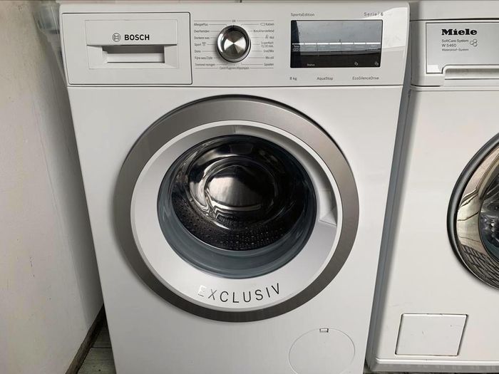 VERKOCHT!!!

Nieuwste Model van Bosch Serie 6 Exclusiv EcoSilence Drive 8Kg.

Bosch is van 2020.

Kwaliteit wasmachine van Bosch,made in Germany!Draait zeer mooi en stil.

Deze prachtige nog zo goed als Nieuw,Nieuwste Model jong,mooi en modern Luxe Bosch Serie 6 EcoSilence Drive 1400 Toeren(Koolborstelloze Motor) 8kg Trommel Inhoud(VarioSoft trommel)Klasse A+++ wasmachine,wordt u aangeboden met garantie.Bezorgen en aansluiten is mogelijk.

Nieuwste Model in Nieuwstaat prachtige prima werkende mooi en modern jong,Luxe Bosch Serie 6 EcoSilence Drive 1400 Toeren(Koolborstelloze Motor) 8Kg(varioSoft Trommel)Klasse A+++ wasmachine.

Betreft een zo goed als Nieuw,Nieuwste Model prachtige prima werkende,mooi en modern Luxe Bosch Serie 6 wasmachine.

Bosch is van 2020.

Kwaliteit wasmachine van Bosch,made in Germany.Draait zeer mooi en stil.

Een Bosch Wasmachine uit het duurste segment.

In Absolute Perfecte (Nieuw)staat.Foto´s spreken voor zich.

Wie op zoek is naar een zo goed als Nieuw,Nieuwste Model Jong,Luxe,mooi en modern prachtige Bosch Serie 6,dan is dit de perfecte wasmachine.


Klasse A+++ Zeer zuinig in stroom en water verbruik

Extra Snel 15 min programma

Extra Snel 30 min programma

Allergie Plus programma

EcoSilence Drive

iQ Drive Motor-Stil en zuinig

VarioSoft Trommel

8Kg Trommel Inhoud

Speed Perfect

Eco Perfect

Kort


Luxe Model met o.a.:

-Digitale Multi Display
-Start Uitstel(voor de nacht stroom)
-EcoSilence Drive
-Grote Vulopneing
-8Kg Trommel Inhoud
-VarioSoft Trommel
-Mix Stil
-Sport
-Dons
-Onbalans correctie techniek
-Schuim herkenning techniek
-Kort Programma´s
-Eco
-Extra Snel 15 min programma
-Extra Snel 30 min programma
-Aqua Stop
-Aqua Control
-Aqua Sensor
-Eco Perfect
-Speed Perfect
-VarioPerfect
-Allergie Plus programma
-Voorwas
-Vlekken
-Inweken
-Licht Strijken
-Extra Spoelen
-Extra water
-Spoel Stop
-Spoelen+
-Allergie plus programma
-Eco
-Klasse A+++
-Led indicatie programma´s
-Volautomatisch
-enz...


PROGRAMMA´S:

-Katoen
-Eco
-Spoelen
-Kreukherstellend
-Wol
-Zijde
-Hand was
-Koud was
-Fijne was
-Mix Stil
-Snel+Mix
-Trommel Reinigen
-Sport
-Dons
-Overhemden
-Extra Snel 15 min programma
-Extra Snel 30 min programma
-Allergie plus
-Voorwas
-Vlekken
-Inweken
-Licht Strijken
-Extra Spoelen
-Extra water
-Spoel Stop
-Spoelen+
-Eco
-Speed Perfect
-Eco Perfect
-enz...

Het betreft een zo goed als Nieuw,Nieuwste Model Jong,Luxe,mooi en modern prachtige prima werkende Bosch Serie 6 EcoSilence Drive 1400 Toeren 8kg Klasse A+++ wasmachine.

Wordt afgeleverd met garantie.

Bezorgen en aansluiten is mogelijk.

Prijs 350 euro.
