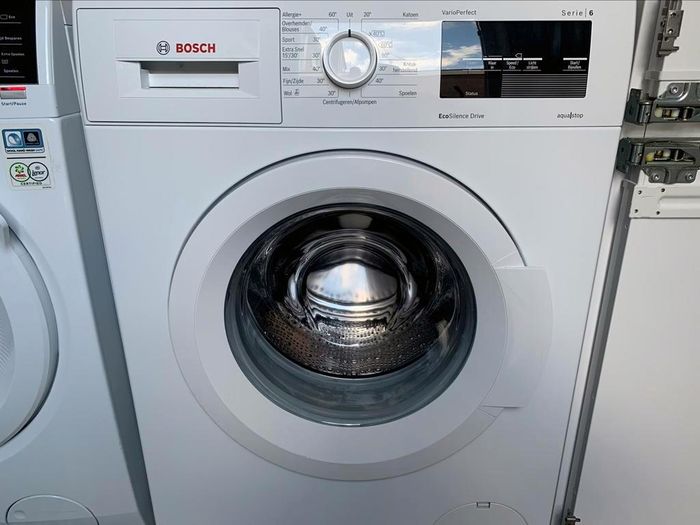 VERKOCHT!!!!

Nieuwste Model van Bosch Serie 6 Exclusiv EcoSilence Drive 1600 toeren 8Kg.

Bosch is van 2020.

Kwaliteit wasmachine van Bosch,made in Germany!Draait zeer mooi en stil.

Deze prachtige nog zo goed als Nieuw,Nieuwste Model weinig gebruikte  jong,mooi en modern Luxe Bosch Serie 6 EcoSilence Drive 1600 Toeren(Koolborstelloze Motor) 8kg Trommel Inhoud(VarioSoft trommel)Klasse A+++ wasmachine,wordt u aangeboden met garantie.Bezorgen en aansluiten is mogelijk.

Nieuwste Model in Nieuwstaat weinig(amper) gebruikte prachtige prima werkende mooi en modern jong,Luxe Bosch Serie 6 EcoSilence Drive 1600 Toeren(Koolborstelloze Motor) 8Kg(varioSoft Trommel)Klasse A+++ wasmachine.

Betreft een zo goed als Nieuw,Nieuwste Model weinig gebruikte prachtige prima werkende,mooi en modern Luxe Bosch Serie 6 wasmachine.

Bosch is van 2020.

Wasmachine is zeer weinig(amper)gebruikt.Door ons overgenomen van alleenstaande dame(84 jaar) die deze bijna Nieuw Bosch weinig(amper) heeft gebruikt.Machine is en draait als Nieuw.

Kwaliteit wasmachine van Bosch,made in Germany.Draait zeer mooi en stil.

Een Bosch Wasmachine uit het duurste segment.

In Absolute Perfecte (Nieuw)staat.Foto´s spreken voor zich.

Wie op zoek is naar een zo goed als Nieuw,Nieuwste Model Jong,Luxe,mooi en modern prachtige Bosch Serie 6,dan is dit de perfecte wasmachine.


Klasse A+++ Zeer zuinig in stroom en water verbruik

Met maar liefst 1600 Toeren 

Extra Snel 15 min programma

Extra Snel 30 min programma

Allergie Plus programma

EcoSilence Drive

iQ Drive Motor-Stil en zuinig

VarioSoft Trommel

8Kg Trommel Inhoud

Speed Perfect

Eco Perfect

Kort


Luxe Model met o.a.:

-Digitale Multi Display
-Start Uitstel(voor de nacht stroom)
-EcoSilence Drive
-Grote Vulopneing
-8Kg Trommel Inhoud
-1600 Toeren 
-VarioSoft Trommel
-Mix Stil
-Sport
-Dons
-Onbalans correctie techniek
-Schuim herkenning techniek
-Kort Programma´s
-Eco
-Extra Snel 15 min programma
-Extra Snel 30 min programma
-Aqua Stop
-Aqua Control
-Aqua Sensor
-Eco Perfect
-Speed Perfect
-VarioPerfect
-Allergie Plus programma
-Voorwas
-Vlekken
-Inweken
-Licht Strijken
-Extra Spoelen
-Extra water
-Spoel Stop
-Spoelen+
-Allergie plus programma
-Eco
-Klasse A+++
-Led indicatie programma´s
-Volautomatisch
-enz...


PROGRAMMA´S:

-Katoen
-Eco
-Spoelen
-Kreukherstellend
-Wol
-Zijde
-Hand was
-Koud was
-Fijne was
-Mix Stil
-Snel+Mix
-Sport
-Overhemden
-Blouses
-Extra Snel 15 min programma
-Extra Snel 30 min programma
-Allergie plus
-Voorwas
-Vlekken
-Inweken
-Licht Strijken
-Extra Spoelen
-Extra water
-Spoel Stop
-Spoelen+
-Eco
-Speed Perfect
-Eco Perfect
-enz...

Het betreft een zo goed als Nieuw,Nieuwste Model weinig gebruikte Jong,Luxe,mooi en modern prachtige prima werkende Bosch Serie 6 EcoSilence Drive 1600 Toeren 8kg Klasse A+++ wasmachine.

Wordt afgeleverd met garantie.

Bezorgen en aansluiten is mogelijk.

Prijs 350 euro.