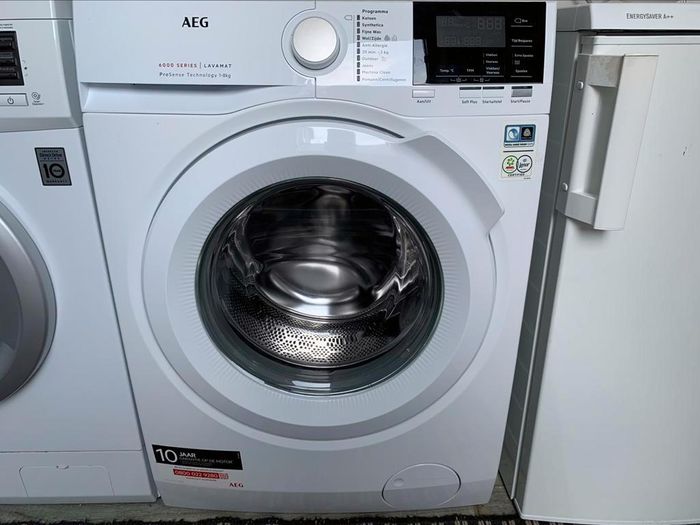 VERKOCHT!!!!

Nieuwste Model van AEG 6000 Series ProSense Technology 8Kg.

Wasmachine is van 2020.

Deze prachtige bijna Nieuw,Nieuwste Model amper gebruikte,mooi en modern Luxe AEG 6000 Series ProSense Technology 1400 Toeren(Koolborstelloze Motor) Klasse A+++ 8Kg(VarioSoft Trommel) wasmachine wordt u aangeboden met garantie.Bezorgen en aansluiten is mogelijk.

Bijna Nieuw Nieuwste Model amper gebruikte mooi en modern jong Luxe AEG 6000 Series ProSense Technology 1400 Toeren(Koolborstelloze Motor) 8kg Klasse A+++ wasmachine.

Betreft een bijna Nieuw amper gebruikte Luxe AEG 6000 Series.

Is amper gebruikt.Door ons overgenomen van alleenstaande dame.In perfecte(Nieuw) staat.

Wasmachine is van 2020.

In Absolute Perfecte(Nieuw)staat.Foto's spreken voor zich.

Wie op zoek is naar een bijna Nieuw,Nieuwste Model amper gebruikte jong,Luxe AEG,dan is dit de perfecte wasmachine.


Klasse A+++ Zeer zuinig

8Kg Trommel Inhoud

1400 Toeren

ProSense Technology

Koolborstelloze Motor

Tijd Besparen

ProSense Technology

VarioSoft Trommel

Kort en Extra Kort Programma´s

FuzzyLogic Systeem


Luxe Model met o.a.:

-Digitale Multi Display
-Start Uitstel(voor de nacht stroom)
-ProSense Technology
-Tijd Besparen
-Onbalans correctie techniek
-Schuim herkenning techniek
-Water Niveau
-4 Voudige-inspoelling
-1400 Toeren
-8Kg Trommel inhoud
-Koolborstelloze Motor
-VarioSoft Trommel
-Eco
-Klasse A+++
-Aqua Stop
-Aqua Control
-Aqua Sensor
-Kort Programma´s
-Extra Kort Programma´s
-Eco
-TIjd Besparen
-Voorwas
-Vlekken
-Inweken
-Licht Strijken
-Extra Spoelen
-Extra water
-Spoel Stop
-Spoelen+
-enz...


PROGRAMMA´S:

-Katoen
-Tijd Besparen
-Synthetica
-Wol
-Zijde
-Hand was
-Koud was
-Fijne was
-20 min programma
-Anti-Allergie programma
-Outdoor
-Machine Clean
-Kort Programma's
-Jeans
-Spoelen
-Extra Water
-Kort
-Extra Kort Programma
-Tijd Besparen
-Voorwas
-Vlekken
-Inweken
-Licht Strijken
-Eco
-enz...

Het betreft bijna Nieuw,Nieuwste Model Jong AEG 6000 Series 8kg  1400 Toeren ProSense Technology Klasse A+++ wasmachine.

Wordt afgeleverd met garantie.

Bezorgen en aansluiten is mogelijk.

Prijs 350 euro.