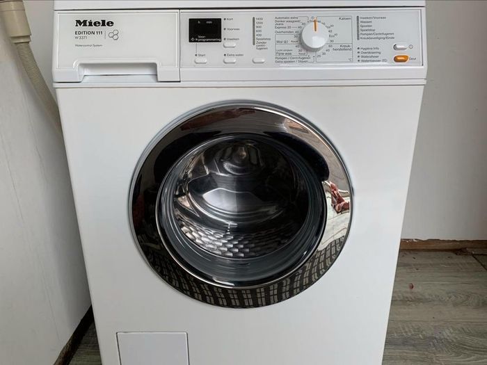 VERKOCHT!!!!


Deze prachtige zeer nette,mooi en modern prima werkende Miele Edition 111(Nieuw Type) SoftCare System WaterControl System(WPS) 7kg(VarioSoft Trommel) 1400 Toeren wasmachine,wordt u aangeboden met garantie.Bezorgen en aansluiten is mogelijk.

In perfecte staat prachtige prima werkende mooi en modern Miele Edition 111(Nieuw Type) SoftCare System 7kg 1400 Toeren WaterControl System wasmachine.

Betreft een nette,mooi en modern prima werkende  Miele Edition111 7Kg SoftCare System.

In Absolute Perfecte staat.Foto´s spreken voor zich.

Wie op zoek is naar een zeer nette,mooi en modern prima werkende Miele,dan is dit de perfecte wasmachine.

SoftCare System

SoftCare Trommel-Minder slijtage aan uw kleding,sneller en zuiniger.

WaterControl-System

WPS

Express Programma 

Kort Programma´s


Luxe Model met o.a.:

-Digitle Multi Display
-Start Uitstel
-Kort Programma´s
-VarioSoft Trommel
-7Kg trommel Inhoud
-Klasse A+
-SoftCare System
-1400 Toeren
-Automatic
-Express programma
-Jeans
-Onbalans correctie techniek
-Schuim herkenning etchniek
-Water Niveau
-4 Voudige-inspoelling
-Voorwas
-Vlekken
-Inweken
-Licht Strijken
-Extra Spoelen
-Extra water
-Spoel Stop
-Spoelen+
-enz...


PROGRAMMA´S:

-Katoen
-Kreukherstellend
-Automatic Extra 
-Donkere wasgoed
-Licht Strijken
-Fijne was
-Extra Spoelen
-Stijven
-Wol
-Zijde
-Hand was
-Koud was
-Express programma
-Jeans
-Overhemden
-Donkere wasgoed
-Automatic
-Voorwas
-Vlekken
-Inweken
-Kort programma´s
-enz...

Het betreft een nette,mooi en modern prachtige prima werkende  Miele Edition111 7Kg 1400 Toeren SoftCare System Wasmachine.

Wordt afgeleverd met garantie.

Bezorgen en aansluiten is mogelijk.

Prijs 300 euro.