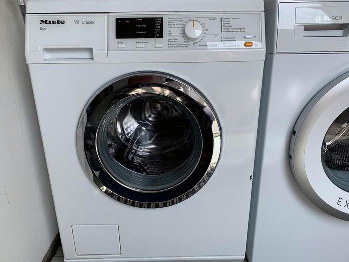 VERKOCHT!!!


Jong Model van Miele W Classic EcoComfort.

Miele is zeer weinig gebruikt.

Betreft nog zo goed als Nieuw Jong weinig gebruikt Miele W Classic Eco Comfort(Nieuw Type) 7Kg wasmachine.Door ons overgenomen van alleenstaande dame(85 jaar).

Deze prachtige nog zo goed als Nieuw(Nieuw Type) zeer Luxe,mooi en modern weinig gebruikte prima werkende jong Miele W Classic Eco Comfort 7Kg(Nieuw Type) 1400 Toeren Klasse A+++ wasmachine,wordt u aangeboden met garantie.Bezorgen en aansluiten is mogelijk.

In zeer nette staat,Nieuw Type prachtige prima werkende mooi en modern Jong zeer Luxe weinig gebruikte Miele W Classic Eco Comfort 1400 Toeren 7Kg(Nieuw Type) Klasse A+++ wasmachine.

Betreft een zo goed als Nieuw,Nieuw Type Luxe,mooi en modern prachtige prima werkende Miele W Classic Eco Comfort.

Miele is zeer weinig gebruikt.Door ons overgenomen van alleenstaande dame(85 jaar) die deze nog zo goed als Nieuw Miele weinig heeft gebruikt.

In Absolute Perfecte staat.Foto´s spreken voor zich.

Wie op zoek is naar een zo goed als Nieuw Jong,weinig gebruikte ,Luxe,mooi en modern prachtige prima werkende Miele,dan is dit de perfecte wasmachine.

Klasse A+++

Express 20 min programma

SoftCare System

SoftCare Trommel-Minder slijtage aan uw kleding,sneller en zuiniger.

Kort Programma´s

WaterProof-System


Zeer Luxe Model met o.a.:

-Digitale Multi Display
-Start Uitstel(voor de nacht stroom)
-Grote Vulopening
-7Kg Trommel Inhoud
-SoftCare Trommel
-WaterProof System
-1400 Toeren
-Stil
-Onbalans correctie techniek
-Schuim herkenning techniek
-Kort Programma´s
-Extra Spoelen
-Extra water
-Spoel Stop
-Intensief Extra
-Donkere wasgoed
-Vlekken
-Express 20 min programma
-Voorwas
-Inweken
-Licht Strijken
-Extra Water
-Volautomatisch
-Eco
-Klasse A+++
-Led indicatie programma´s
-enz....


PROGRAMMA´S:

-Witte was
-Kreukherstellend
-Fijne was
-Wol
-Licht Strijken
-Overhemden
-Automatic Extra
-Licht Strijken
-Express 20 min programma
-Donkere wasgoed
-Jeans
-Automatic Extra
-Jeans
-Donkere wasgoed
-Intensief Extra
-Extra Spoelen
-Stijven
-Voorwas
-Vlekken
-Inweken
-Lict Strijken
-Extra water
-Eco
-enz...

Het betreft een zo goed als Nieuw,Nieuw Type Luxe,mooi en modern prachtige prima werkende Miele W Classic EcoComfort  1400 Toeren 7Kg Klasse A+++ wasmachine.

Wordt afgeleverd met garantie.

Bezorgen en aansluiten is mogelijk.

prijs 350 euro.

