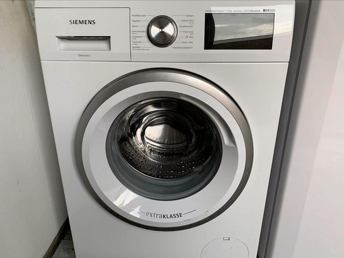 VERKOCHT!!!


Siemens is van 2021.

Nieuwste Model van Siemens iQ500 iQ Drive iSensoric 8kg .

Deze prachtige bijna Nieuw,Nieuwste Model weinig gebruikte,mooi en modern zeer Luxe,Jong Siemens iQ Drive iQ500 iSensoric AntiVlekken Systeem ExtraKlasse 1400 Toeren(Koolborstelloze Motor) 8kg Trommel Inhoud(VarioSoft Trommel) Klasse A+++ wasmachine,wordt u aangeboden met garantie.Bezorgen en aansluiten is mogelijk.

Nieuwste Model in Nieuwstaat weinig gebruikte,mooi en modern Jong,zeer Luxe Siemens ExtraKlasse  iQ500 iQ Drive iSensoric AntiVlekken Systeem 1400 Toeren 8Kg trommel inhoud Klasse A+++ wasmachine.

Betreft een bijna Nieuw,Nieuwste Model jong,Luxe,mooi en modern prachtige weinig gebruikte Siemens iQ 500 iQ Drive 8kg.

Siemens is van 2021.

Wasmachine is zeer weinig(amper) gebruikt.Door ons overgenomen van alleenstaande man,die deze zo goed als Nieuw Siemens weinig heeft gebruikt.Is en draait als Nieuw.

In Absolute Perfecte(Nieuw)staat.Foto´s spreken voor zich.

Wie op zoek is naar een bijna  Nieuw Nieuwste Model weinig(amper) gebruikte,mooi en modern Luxe Siemens,dan is dit de perfecte wasmachine.

Klasse A+++

AntiVlekken Systeem

1400 Toeren

8Kg trommel inhoud

iQ Drive

Koolborstelloze Motor

15 min programma

30 min programma

VarioSoft Trommel

Speed perfect

Eco Perfect



Luxe Model met o.a.:

-Digitale Multi Display
-AntiVlekken Systeem
-ExtraKlasse 
-Start Uitstel(voor de nacht stroom)
-Grote Vulopening
-1400 Toeren
-8Kg Trommel Inhoud
-VarioSoft trommel
-iQ Drive
-Koolborstelloze Motor
-iSensoric
-Trommel Reinigen
-VarioSoft trommel
-Speed perfect
-Eco Perfect
-Aqua Stop
-Aqua Control
-Aqua Sensor
-Onbalans correctie techniek
-Schuim herkenning techniek
-Water Niveau
-4 Voudige-inspoelling
-15 min super kort programma
-30 min super kort programma
-Hygiene
-Mix
-Volautomatisch
-Led indicatie programma´s
-Anti-Kreuk
-Extra Spoelen
-Extra water
-Spoel Stop
-Spoelen plus
-Eco
-Klasse A+++
-enz....


PROGRAMMA´S.

-Katoen
-Katoen Eco
-Kreukherstellend
-Wol
-Zijde
-Hand was
-Koud was
-Fijne was
-Snel+Mix
-Kreukherstellend
-Spoelen
-Trommel Reinigen
-Super Kort 15
-Super Kort 30
-Overhemden
-Sport
-Hygiene
-Hoofdkussen
-Voorwas
-Vlekken
-Inweken
-Licht Strijken
-Extra Spoelen
-Extra water
-Eco
-Anti-Kreuk
-Kort
-enz...

Het betreft een bijna Nieuw,Nieuwste Model weinig(amper) gebruikte,mooi en modern Luxe Siemens iQ500 iQ Drive iSensoric AntiVlekken Systeem ExtraKlasse  1400 Toeren 8kg Klasse A+++ wasmachine.

Wordt afgeleverd met garantie.

Bezorgen en aansluiten is mogelijk.

Prijs 350 euro.