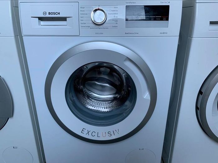 VERKOCHT!!!!


Bosch is van 2021.

Is zeer weinig(amper)gebruikt.Niet van Nieuw te onderscheiden.

Nieuwste Model van Bosch Serie 4 Exclusiv EcoSilence Drive.


Deze prachtige bijna Nieuw,Nieuwste Model weinig(amper) gebruikte jong,mooi en modern Luxe Bosch Serie 4 EcoSilence Drive 1400 Toeren(Koolborstelloze Motor) 7kg Trommel Inhoud(VarioSoft trommel) Klasse A+++ wasmachine,wordt u aangeboden met garantie.Bezorgen en aansluiten is mogelijk.

Nieuwste Model in Nieuwstaat prachtige prima werkende mooi en modern jong,Luxe weinig gebruikte Bosch Serie 4 EcoSilence Drive 1400 Toeren(Koolborstelloze Motor) 7Kg(varioSoft Trommel)Klasse A+++ wasmachine.

Betreft een zo goed als Nieuw,Nieuwste Model prachtige prima werkende,mooi en modern weinig gebruikte Luxe Bosch Serie 4 wasmachine.

Bosch is van 2021.


Wasmachine is zeer weinig(amper)gebruikt.Door ons overgenomen van alleenstaande man(85 jaar).Draait zeer mooi en stil.

Een Bosch Wasmachine uit het duurdere segment.

In Absolute Perfecte(Nieuw) staat.Foto´s spreken voor zich.

Wie op zoek is naar een bijna Nieuw,Nieuwste Model Jong,Luxe,mooi en modern prachtige Bosch Serie 4,dan is dit de perfecte wasmachine.


Klasse A+++ Zeer zuinig in stroom en water verbruik


EcoSilence Drive

Allergie Plus Programma

Extra Snel 15 min programma

Extra Snel 30 min programma

iQ Drive Motor-Stil en zuinig

Koolborstelloze Motor

VarioSoft Trommel

7Kg Trommel Inhoud

Speed Perfect

Eco Perfect

Kort


Luxe Model met o.a.:

-Digitale Multi Display
-Start Uitstel(voor de nacht stroom)
-EcoSilence Drive
-Extra Snel 15 min programma
-Extra Snel 30 min programma
-Grote Vulopneing
-7Kg Trommel Inhoud
-VarioSoft Trommel
-Trommel Reinigen 
-Sport
-Onbalans correctie techniek
-Schuim herkenning techniek
-Kort Programma´s
-Eco
-Aqua Stop
-Aqua Control
-Aqua Sensor
-Eco Perfect
-Speed Perfect
-VarioPerfect
-Voorwas
-Vlekken
-Inweken
-Licht Strijken
-Extra Spoelen
-Extra water
-Spoel Stop
-Spoelen+
-Eco
-Klasse A+++
-Led indicatie programma´s
-Volautomatisch
-enz...


PROGRAMMA´S:

-Katoen
-Katoen + Voorwas
-Kort Programma's
-Eco
-Spoelen
-Kreukherstellend
-Gordijnen 
-Trommel Reinigen
-Extra Kort 15 min programma
-Extra Snel 30 min programma
-Dons
-Sport
-Donkere was
-Blouses
-Allergie plus programma
-Wol
-Zijde
-Hand was
-Koud was
-Fijne was
-Mix
-Voorwas
-Vlekken
-Inweken
-Licht Strijken
-Extra Spoelen
-Extra water
-Spoel Stop
-Spoelen+
-Eco
-Speed Perfect
-Eco Perfect
-enz...

Het betreft een bijna Nieuw,Nieuwste Model Jong,Luxe,mooi en modern prachtige prima werkende weinig(amper) gebruikte Bosch Serie 4 EcoSilence Drive 1400 Toeren 7kg Klasse A+++ wasmachine.

Wordt afgeleverd met garantie.

Bezorgen en aansluiten is mogelijk.

Prijs 350 euro.

