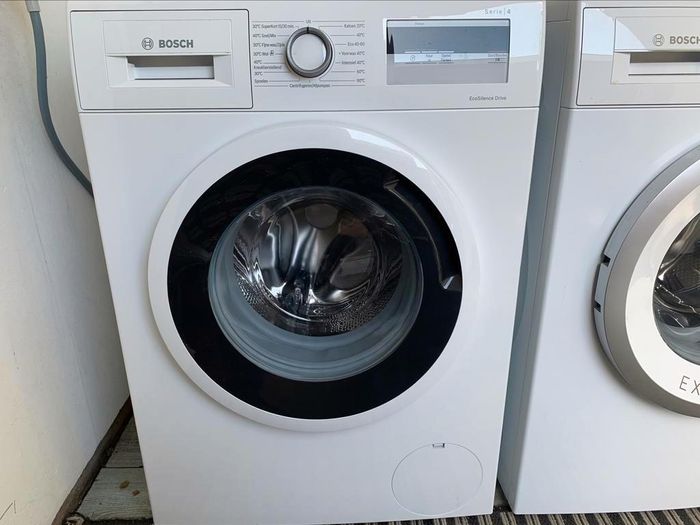 VERKOCHT!!!


Bosch is van 2022.Is amper gebruikt.Niet van Nieuw te onderscheiden.


Deze prachtige bijna Nieuw(2022) Nieuwste Model,mooi en modern amper gebruikte Luxe Bosch Serie 4 EcoSilence Drive 1400 Toeren(Koolborstelloze Motor) 7kg Trommel Inhoud(VarioSoft trommel) Klasse A+++ wasmachine,wordt u aangeboden met garantie.Bezorgen en aansluiten is mogelijk.

Bijna Nieuw Nieuwste Model prachtige amper gebruikte  mooi en modern ,Luxe Bosch Serie 4 EcoSilence Drive 1400 Toeren(Koolborstelloze Motor) 7Kg(varioSoft Trommel)Klasse A+++ wasmachine.

Betreft een bijna  Nieuw,Nieuwste Model prachtige prima werkende,mooi en modern weinig gebruikte Luxe Bosch Serie 4 wasmachine.

Bosch is van 2022.

Wasmachine is amper gebruikt.Door ons overgenomen van alleenstaande dame(87 jaar) die deze bijna Nieuw Bosch amper heeft gebruikt.Is en draait als Nieuw.

Een Bosch Wasmachine uit het duurdere segment.

In nette staat.Foto´s spreken voor zich.

Wie op zoek is naar een zo goed als Nieuw,Nieuwste Model Jong,Luxe,mooi en modern prachtige Bosch Serie 4,dan is dit de perfecte wasmachine.


Klasse A+++ Zeer zuinig in stroom en water verbruik


EcoSilence Drive

iQ Drive Motor-Stil en zuinig

Koolborstelloze Motor

Extra Snel 15 min programma

Extra Snel 30 min programma

VarioSoft Trommel

7Kg Trommel Inhoud

Speed Perfect

Eco Perfect

Kort


Luxe Model met o.a.:

-Digitale Multi Display
-Start Uitstel(voor de nacht stroom)
-EcoSilence Drive
-Mix
-Extra Snel 15
-Extra Snel 30
-Intensief
-Grote Vulopneing
-7Kg Trommel Inhoud
-VarioSoft Trommel
-Onbalans correctie techniek
-Schuim herkenning techniek
-Kort Programma´s
-Eco
-Aqua Stop
-Aqua Control
-Aqua Sensor
-Eco Perfect
-Speed Perfect
-VarioPerfect
-Voorwas
-Vlekken
-Inweken
-Licht Strijken
-Mix
-Extra Spoelen
-Extra water
-Spoel Stop
-Spoelen+
-Eco
-Klasse A+++
-Led indicatie programma´s
-Volautomatisch
-enz...


PROGRAMMA´S:

-Katoen
-Katoen + Voorwas
-Kort Programma's
-Intensief
-Extra Snel 15
-Extra Snel 30
-Eco
-Eco
-Spoelen
-Kreukherstellend
-Wol
-Zijde
-Hand was
-Koud was
-Fijne was
-Mix
-Voorwas
-Vlekken
-Inweken
-Licht Strijken
-Extra Spoelen
-Extra water
-Spoel Stop
-Spoelen+
-Eco
-Speed Perfect
-Eco Perfect
-enz...

Het betreft een bijna  Nieuw(2022),Nieuwste Model Jong,Luxe,mooi en modern prachtige prima werkende Bosch Serie 4 EcoSilence Drive 1400 Toeren 7kg Klasse A+++ wasmachine.

Wordt afgeleverd met garantie.

Bezorgen en aansluiten is mogelijk.

Prijs 375 euro.

Met vriendelijke groet,

H.O.M.Kollum Witgoed

0652287580