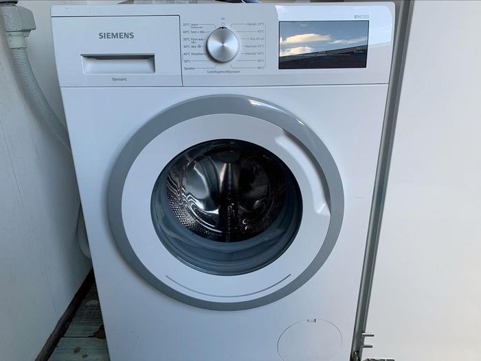 VERKOCHT!!!


Siemens is van 2021.Is amper gebruikt.

Nieuwste Model van Siemens iQ300 iQ Drive iSensoric .

Deze prachtige bijna Nieuw,Nieuwste Model amper gebruikte,mooi en modern zeer Luxe,Jong Siemens iQ Drive iQ300 iSensoric  1400 Toeren(Koolborstelloze Motor) 7kg Trommel Inhoud(VarioSoft Trommel) Klasse A+++ wasmachine,wordt u aangeboden met garantie.Bezorgen en aansluiten is mogelijk.

Nieuwste Model in Nieuwstaat amper gebruikte,mooi en modern Jong,zeer Luxe Siemens ExtraKlasse iQ300 iQ Drive iSensoric  1400 Toeren 7Kg trommel inhoud Klasse A+++ wasmachine.

Betreft een bijna Nieuw,Nieuwste Model jong,Luxe,mooi en modern prachtige amper gebruikte Siemens iQ 300 iQ Drive.

Siemens is van 2021.

Wasmachine is zeer weinig(amper) gebruikt.Door ons overgenomen van alleenstaande man,die deze zo goed als Nieuw Siemens weinig heeft gebruikt.Is en draait als Nieuw.

In Absolute Perfecte(Nieuw)staat.Foto´s spreken voor zich.

Wie op zoek is naar een bijna Nieuw Nieuwste Model weinig(amper) gebruikte,mooi en modern Luxe Siemens,dan is dit de perfecte wasmachine.

Klasse A+++

1400 Toeren

iQ Drive

Koolborstelloze Motor

iSensoric

Kort  Programma's

VarioSoft Trommel

Speed perfect

Eco Perfect



Luxe Model met o.a.:

-Digitale Multi Display
-Start Uitstel(voor de nacht stroom)
-Grote Vulopening
-1400 Toeren
-7Kg Trommel Inhoud
-VarioSoft trommel
-iQ Drive
-Koolborstelloze Motor
-iSensoric
-VarioSoft trommel
-Speed perfect
-Eco
-Aqua Stop
-Aqua Control
-Aqua Sensor
-Onbalans correctie techniek
-Schuim herkenning techniek
-Water Niveau
-4 Voudige-inspoelling
-Mix
-Volautomatisch
-Led indicatie programma´s
-Anti-Kreuk
-Extra Spoelen
-Extra water
-Spoel Stop
-Spoelen plus
-Eco
-Klasse A+++
-enz....


PROGRAMMA´S.

-Katoen
-Katoen Eco
-Voorwas
-Intensief
-Kreukherstellend
-Spoelen
-Snel+Mix
-Donkere was
-Jeans
-Wol
-Zijde
-Hand was
-Koud was
-Fijne was
-Snel+Mix
-Voorwas
-Vlekken
-Inweken
-Licht Strijken
-Extra Spoelen
-Extra water
-Eco
-Anti-Kreuk
-Kort
-enz...

Het betreft een bijna Nieuw,Nieuwste Model weinig(amper) gebruikte,mooi en modern Luxe Siemens iQ300 iQ Drive  iSensoric 1400 Toeren 7kg Klasse A+++ wasmachine.

Wordt afgeleverd met garantie.

Bezorgen en aansluiten is mogelijk.

Prijs 375 euro.

