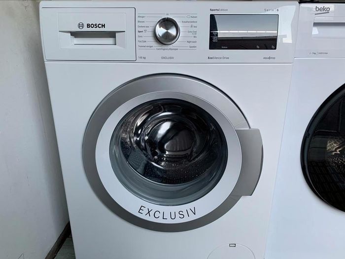 VERKOCHT!!!!

Nieuwste Model van Bosch Serie 6 EcoSilence Drive SportsEditin 8kg.

Kwaliteit wasmachine van Bosch,made in Germany!


Deze prachtige,Nieuwste Model weinig gebruikte jong,mooi en modern Luxe Bosch Serie 6 EcoSilence Drive Sports Edition 1400 Toeren(Koolborstelloze Motor) 8kg Trommel Inhoud(VarioSoft trommel) Klasse A+++ wasmachine,wordt u aangeboden met garantie.Bezorgen en aansluiten is mogelijk.

Nieuwste Model prachtige prima werkende mooi en modern jong,Luxe weinig gebruikte Bosch Serie 6 EcoSilence Drive SportsEdition 1400 Toeren(Koolborstelloze Motor) 8Kg(varioSoft Trommel)Klasse A+++ wasmachine.

Betreft een zo goed als Nieuw,Nieuwste Model prachtige prima werkende,mooi en modern weinig gebruikte Luxe Bosch Serie 6 wasmachine.

Wasmachine is weinig gebruikt.Door ons overgenomen van alleenstaande man.Draait zeer mooi en stil.

Een Bosch Wasmachine uit het duurdere segment.

Kwaliteit wasmachine van Bosch,made in Germany!

In Absolute Perfecte staat.Foto´s spreken voor zich.

Wie op zoek is naar een zo goed als Nieuw,Nieuwste Model Jong,Luxe,mooi en modern prachtige Bosch Serie 6,dan is dit de perfecte wasmachine.


8Kg Trommel Inhoud

Klasse A+++ Zeer zuinig in stroom en water verbruik

Allergie Plus Programma

Sport

EcoSilence Drive

Extra Snel 15 min programma

Extra Snel 30 min programma

iQ Drive Motor-Stil en zuinig

Koolborstelloze Motor

VarioSoft Trommel

Speed Perfect

Eco Perfect

Kort


Luxe Model met o.a.:

-Digitale Multi Display
-Start Uitstel(voor de nacht stroom)
-EcoSilence Drive
-Allergie Plus Programma
-Trommel Reinigen Programma
-Extra Snel 15 min programma
-Extra Snel 30 min programma
-Grote Vulopneing
-8Kg Trommel Inhoud
-VarioSoft Trommel
-Onbalans correctie techniek
-Schuim herkenning techniek
-Kort Programma´s
-Eco
-Aqua Stop
-Aqua Control
-Aqua Sensor
-Eco Perfect
-Speed Perfect
-VarioPerfect
-Voorwas
-Vlekken
-Inweken
-Licht Strijken
-Extra Spoelen
-Extra water
-Spoel Stop
-Spoelen+
-Eco
-Klasse A+++
-Led indicatie programma´s
-Volautomatisch
-enz...


PROGRAMMA´S:

-Katoen
-Kreukherstellend
-Kort Programma's
-Night Wash
-Eco
-Spoelen
-Extra Kort 15 min programma
-Extra Snel 30 min programma
-Wol
-Zijde
-Hand was
-Koud was
-Fijne was
-Snek+Mix
-Donkere was
-Dons
-Sport
-Spoelen
-Trommel Reinigen Programma
-Overhemden
-Allergie Plus Programma
-Blouses
-Voorwas
-Vlekken
-Inweken
-Licht Strijken
-Extra Spoelen
-Extra water
-Spoel Stop
-Spoelen+
-Eco
-Speed Perfect
-Eco Perfect
-enz...

Het betreft een zo goed als Nieuw,Nieuwste Model Jong,Luxe,mooi en modern prachtige prima werkende weinig gebruikte Bosch Serie 6 EcoSilence Drive Sports Edition 1400 Toeren 8kg Klasse A+++ wasmachine.

Wordt afgeleverd met garantie.

Bezorgen en aansluiten is mogelijk.

Prijs 350 euro.
