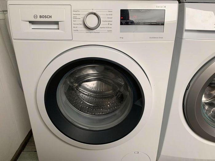 VERKOCHT!!!!


Bosch is van 2021.Is amper gebruikt.Machine is nog als Nieuw.

Nieuwste Model van Bosch Serie 6 EcoSilence Drive 8kg.


Deze prachtige bijna Nieuw,Nieuwste Model weinig(amper) gebruikt jong,mooi en modern Luxe Bosch Serie 4 EcoSilence Drive 1400 Toeren(Koolborstelloze Motor) 8kg Trommel Inhoud(VarioSoft trommel) Klasse A+++ wasmachine,wordt u aangeboden met garantie.Bezorgen en aansluiten is mogelijk.

Nieuwste Model in Nieuwstaat prachtige prima werkende mooi en modern jong,Luxe weinig gebruikte Bosch Serie 4 EcoSilence Drive 1400 Toeren(Koolborstelloze Motor) 8Kg(varioSoft Trommel)Klasse A+++ wasmachine.

Betreft een bijna Nieuw,Nieuwste Model prachtige prima werkende,mooi en modern weinig(amper) gebruikt Luxe Bosch Serie 4 wasmachine.

Bosch is van 2021.

Wasmachine is zeer weinig(amper) gebruikt.Door ons overgenomen van alleenstaande dame.Draait zeer mooi en stil.Machine is nog als Nieuw.

Een Bosch Wasmachine uit het duurdere segment.

In Absolute Perfecte(Nieuw) staat.Foto´s spreken voor zich.

Wie op zoek is naar bijna Nieuw,Nieuwste Model Jong,Luxe,mooi en modern prachtige Bosch Serie 4 EcoSilence Drive 8Kg,dan is dit de perfecte wasmachine.


8Kg Trommel Inhoud

Klasse A+++ Zeer zuinig in stroom en water verbruik

Allergie Plus Programma

EcoSilence Drive

Extra Snel 15 min programma

Extra Snel 30 min programma

iQ Drive Motor-Stil en zuinig

Koolborstelloze Motor

VarioSoft Trommel

Speed Perfect

Eco Perfect

Kort


Luxe Model met o.a.:

-Digitale Multi Display
-Start Uitstel(voor de nacht stroom)
-EcoSilence Drive
-Allergie Plus Programma
-Extra Snel 15 min programma
-Extra Snel 30 min programma
-Grote Vulopneing
-8Kg Trommel Inhoud
-VarioSoft Trommel
-Onbalans correctie techniek
-Schuim herkenning techniek
-Kort Programma´s
-Eco
-Aqua Stop
-Aqua Control
-Aqua Sensor
-Eco Perfect
-Speed Perfect
-VarioPerfect
-Voorwas
-Vlekken
-Inweken
-Licht Strijken
-Extra Spoelen
-Extra water
-Spoel Stop
-Spoelen+
-Eco
-Klasse A+++
-Led indicatie programma´s
-Volautomatisch
-enz...


PROGRAMMA´S:

-Katoen
- Eco 40-60c
-Kort Programma's
-Spoelen
-Intensief
-Kreukherstellend
-Extra Kort 15 min programma
-Extra Snel 30 min programma
-Wol
-Zijde
-Hand was
-Koud was
-Fijne was
-Snel+Mix
-Mix Stil
-Donkere was
-Spoelen
-Overhemden
-Sport
-Allergie Plus Programma
-Dons
-Voorwas
-Vlekken
-Inweken
-Licht Strijken
-Extra Spoelen
-Extra water
-Spoel Stop
-Spoelen+
-Eco
-Speed Perfect
-Eco Perfect
-enz...

Het betreft een bijna Nieuw,Nieuwste Model Jong,Luxe,mooi en modern prachtige prima werkende weinig gebruikte Bosch Serie 4 EcoSilence Drive 1400 Toeren 8kg Klasse A+++ wasmachine.

Wordt afgeleverd met garantie.

Bezorgen en aansluiten is mogelijk.

Prijs 375 euro.
