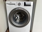 350 euro.Bijna Nieuw Nieuwste Model Luxe Beko IronFast 9Kg