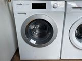 450 euro.In Nieuwstaat jong weinig gebruikt Miele W1 Classic Eco A+++