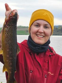 Hanna Wibe fisket 700g ørret i Hoklingen på stang og gullsluk ved Røst