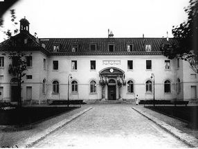 la maison la Rochefoucauld avenue d'orléans aujourd'hui avenue du Général Leclerc Atget