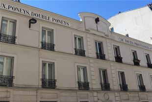 Rue Geoffroy Saint Hilaire façade marchands de chevaux