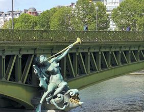 Brige Pont Mirabeau statue Abundance