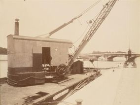 Floating crane port des Invalides Pont de la Concode Atget