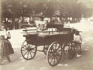 Promenade en voiture tirée par des chèvres jardin du Luxembourg Atget