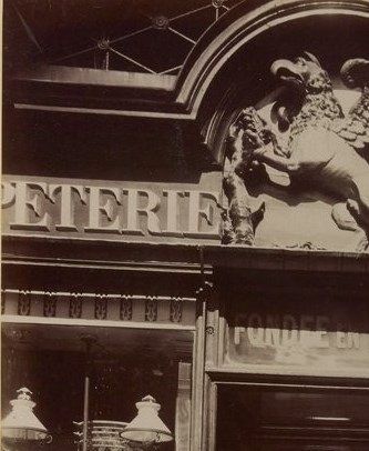 Au Griffon
10, rue de Buci
Atget – 1911
(BnF)