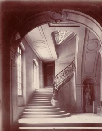 Staircase, Escalier, Hôtel de la Grange
(built for Thomas Le Lièvre de La Grange  in 1673)
4 et 6 rue de Braque
Atget
(Musée Carnavalet)
