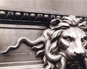 Door knocker - 
Hôtel de la Monnaie
Atget
( Musée Carnavalet)