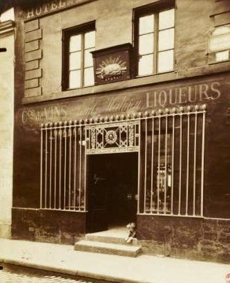A l’agneau pascal (The Easter Lamb) Wineshop
11, rue de Valence
Atget – between 1910 and 1911
(Musée Carnavalet)
