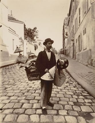Lampshade vendor
Atget - 1901
(Getty Museum)
