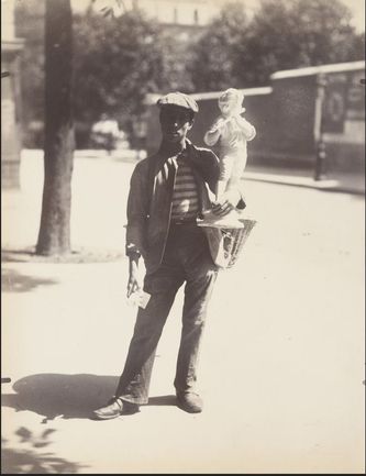 Statuette seller
Atget – 1899/1900
(MoMA)
