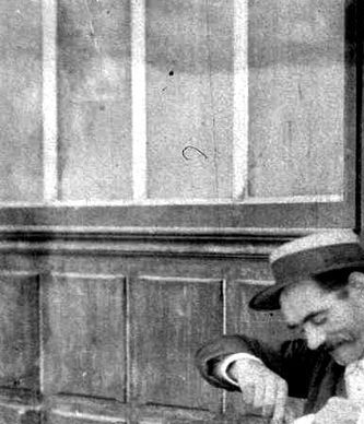 Mender of earthenware 
Atget – 1899
(BnF)
